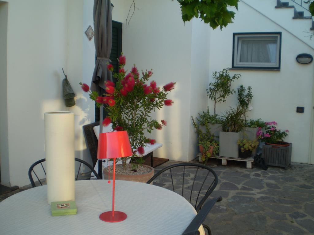 Bed and Breakfast Il Giardino Di Emilio à Marrùbiu Chambre photo